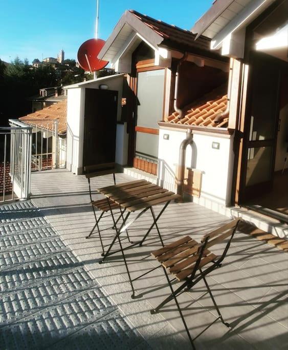 Charming 2.5Room Flat In Center Of Monforte dʼAlba Buitenkant foto