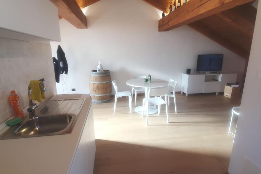 Charming 2.5Room Flat In Center Of Monforte dʼAlba Buitenkant foto