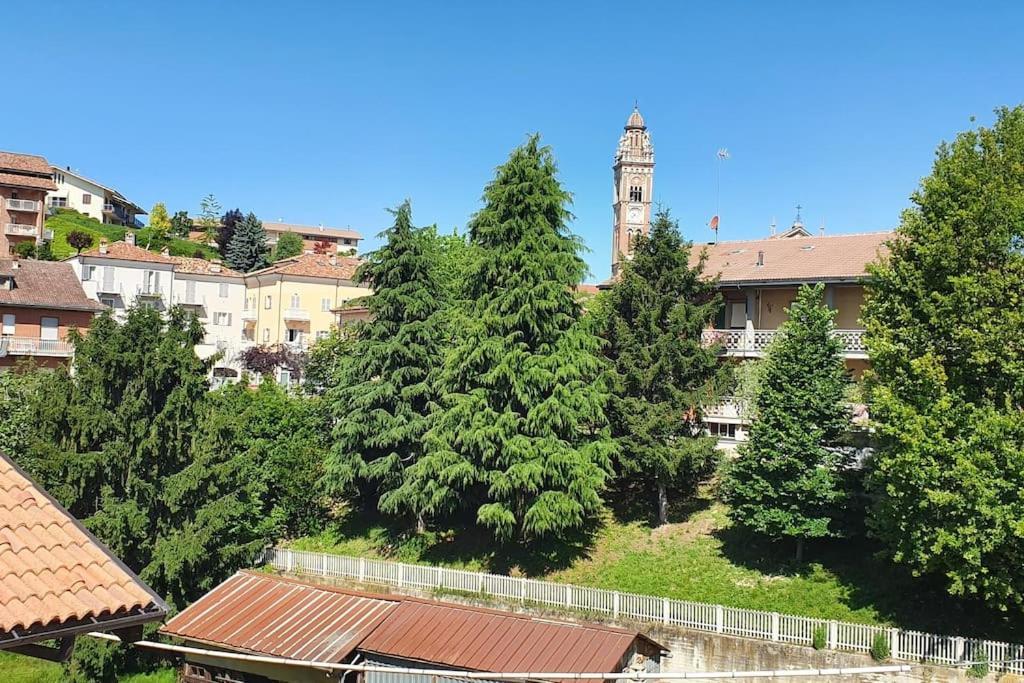 Charming 2.5Room Flat In Center Of Monforte dʼAlba Buitenkant foto