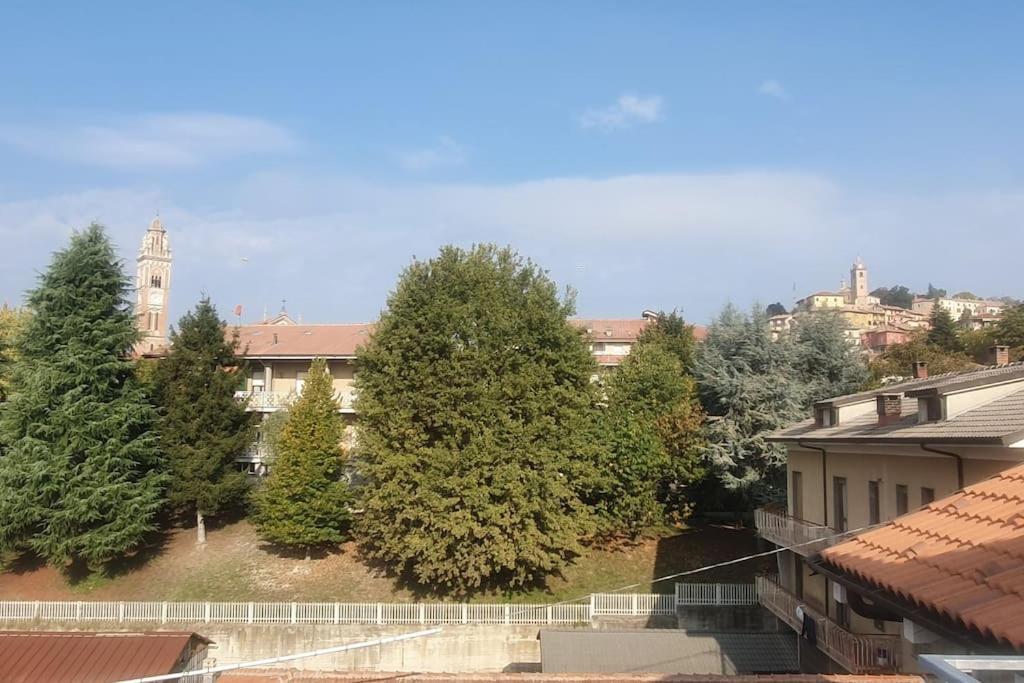 Charming 2.5Room Flat In Center Of Monforte dʼAlba Buitenkant foto